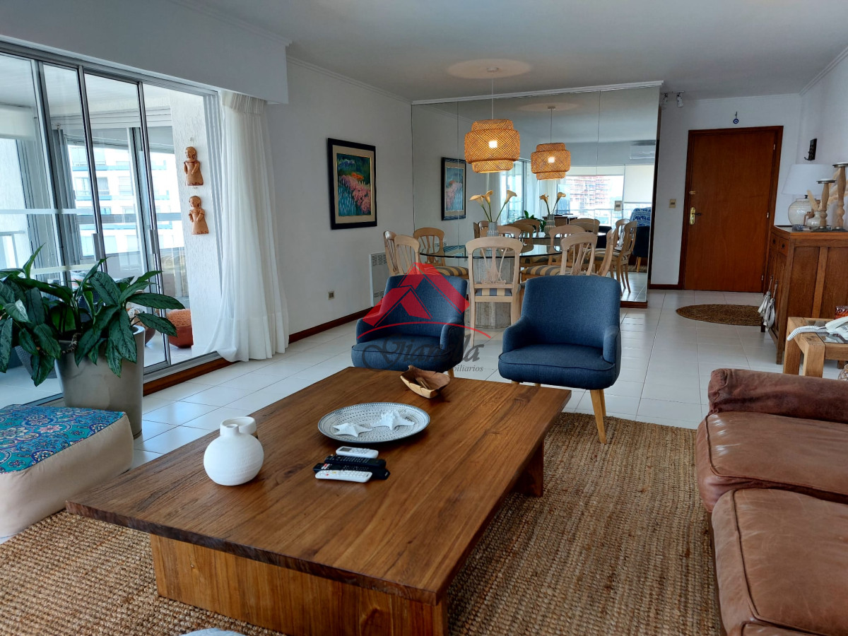 Apartamento ID.2062 - Apartamento de 3 suite y dependencia en VENTA Playa Brava