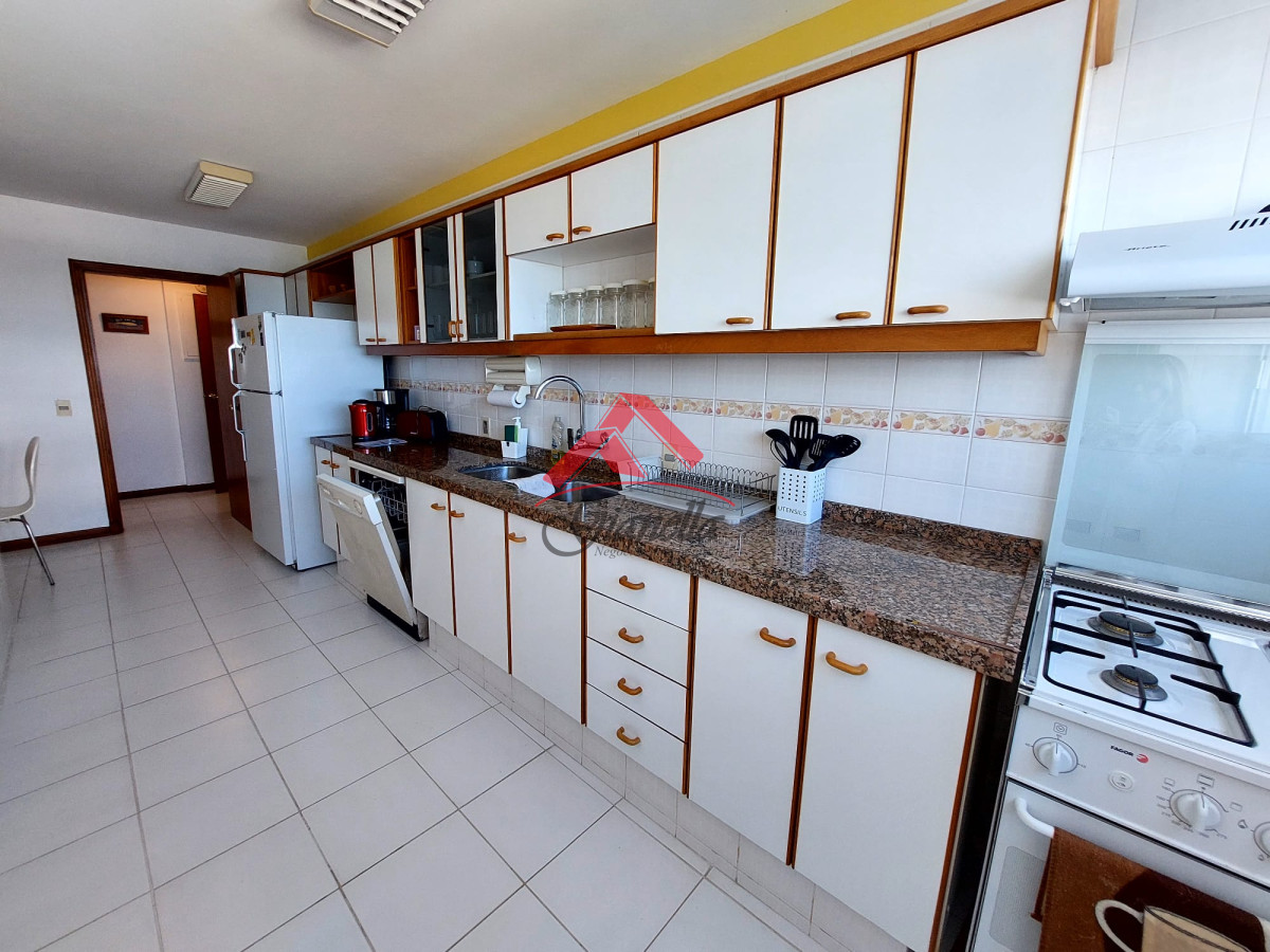 Apartamento ID.2062 - Apartamento de 3 suite y dependencia en VENTA Playa Brava