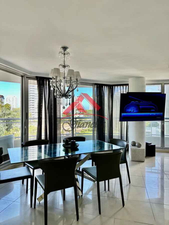 Apartamento ID.1919 - Amplio apartamento en Venta de 3 dormitorios y dependencia en Roosevelt