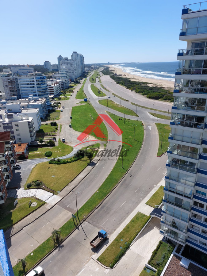 Apartamento ID.2062 - Apartamento de 3 suite y dependencia en VENTA Playa Brava