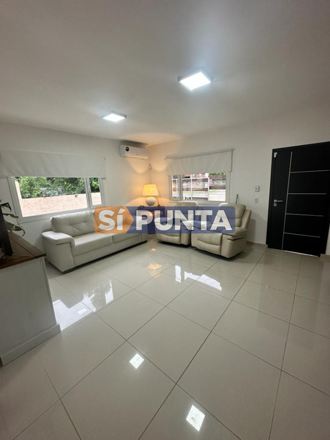 Casa en alquiler de Verano 3 dormitorios y dependencia en Pinares - SPT13084C