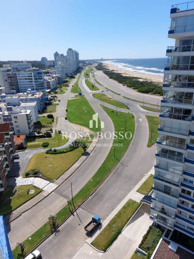 Apartamento ID.9533 - Apartamento de 3 suite y dependencia en VENTA Playa Brava