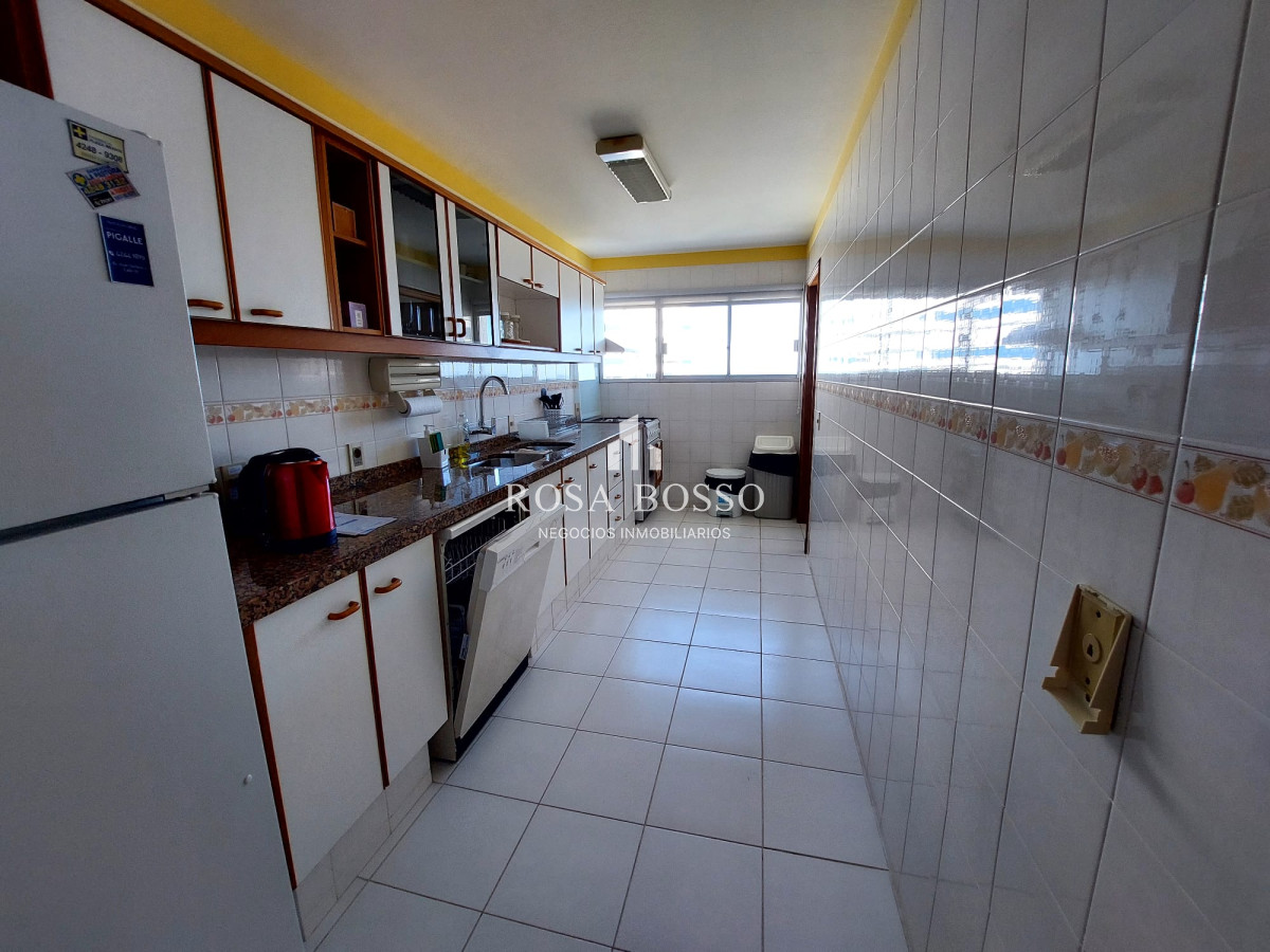 Apartamento ID.9533 - Apartamento de 3 suite y dependencia en VENTA Playa Brava