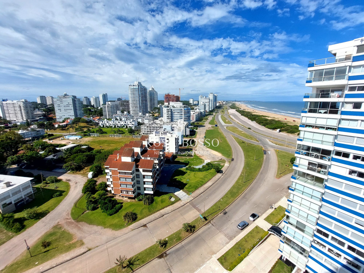 Apartamento ID.9533 - Apartamento de 3 suite y dependencia en VENTA Playa Brava