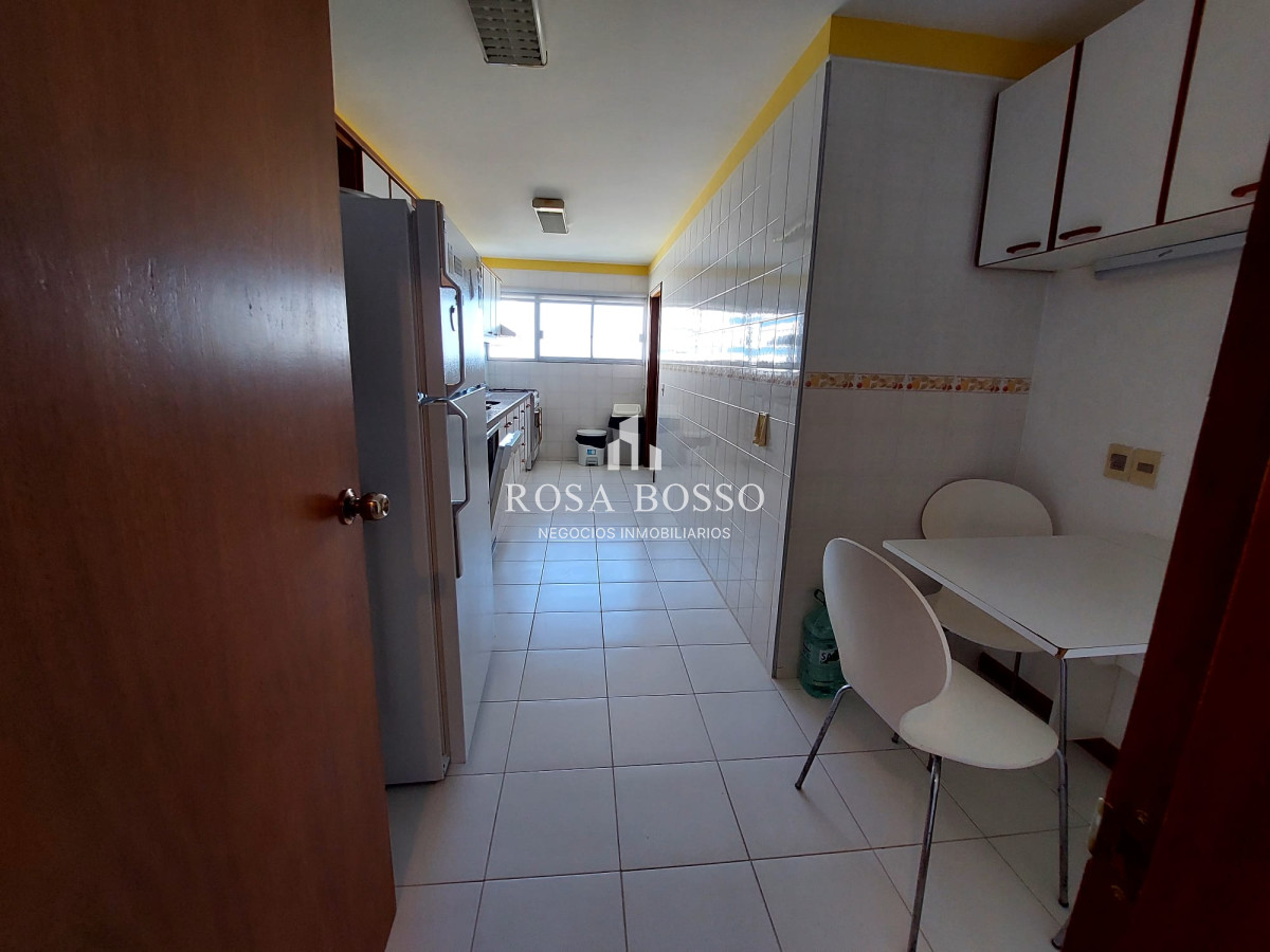 Apartamento ID.9533 - Apartamento de 3 suite y dependencia en VENTA Playa Brava