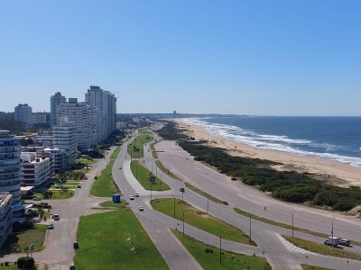 Apartamento de 3 suite y dependencia en VENTA Playa Brava