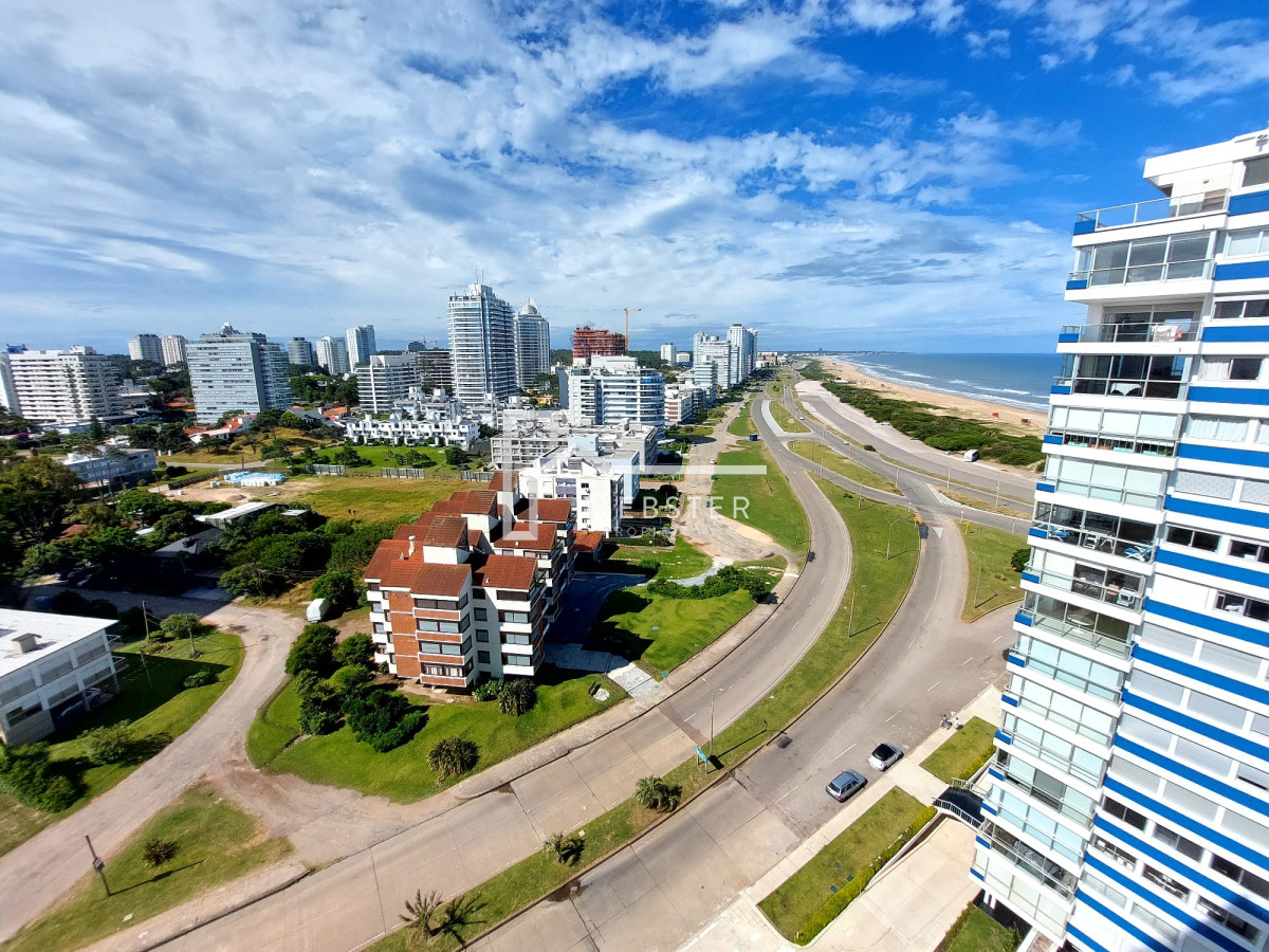 Apartamento ID.2243 - Apartamento de 3 suite y dependencia en VENTA Playa Brava