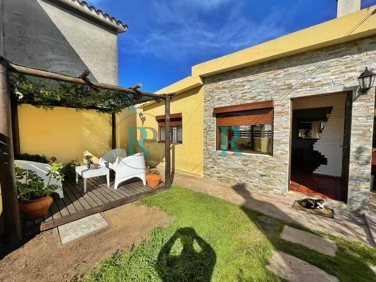 Casa ID.2428 - Casa en Venta de 3 dormitorios APTA PARA BANCO, Maldonado