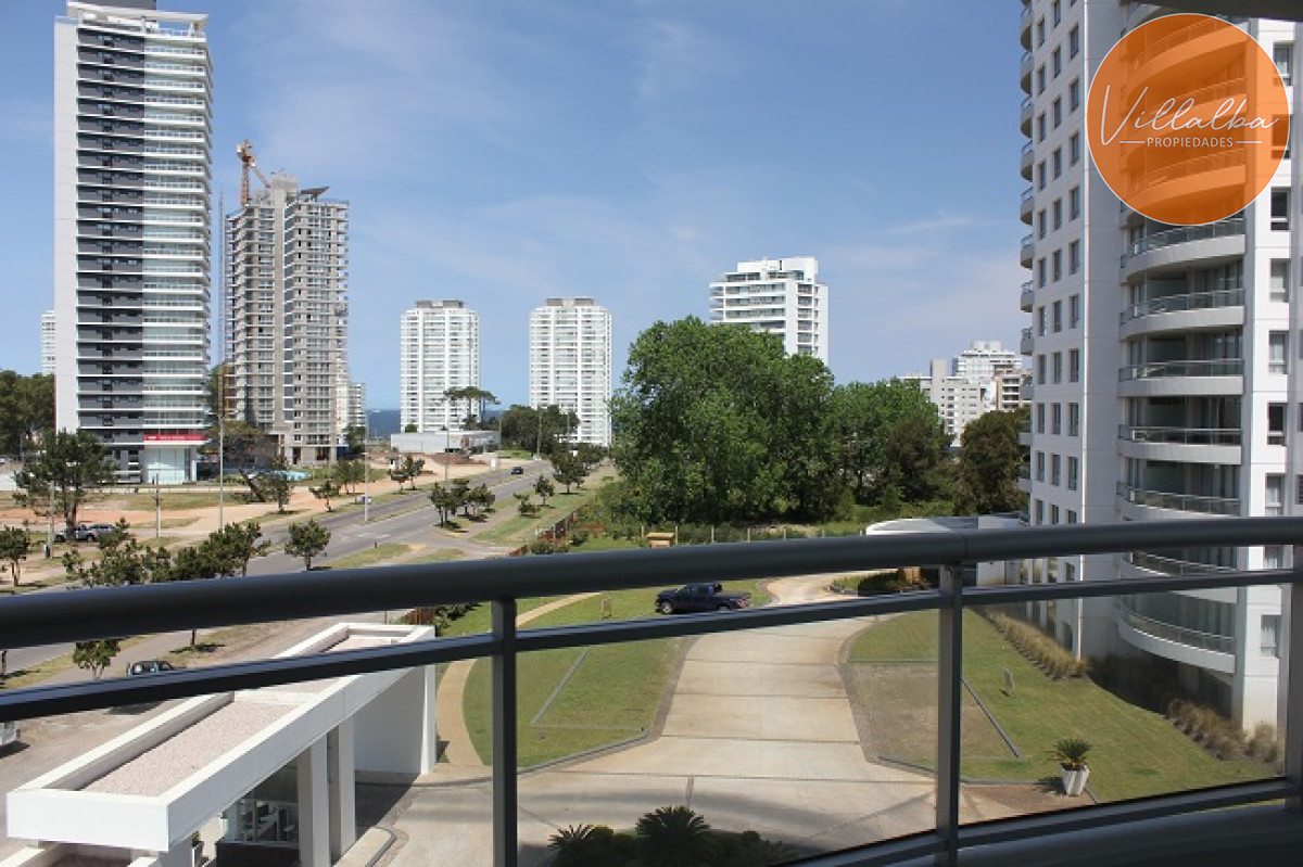 Apartamento ID.2880 - Amplio apartamento en Venta de 3 dormitorios y dependencia en Roosevelt