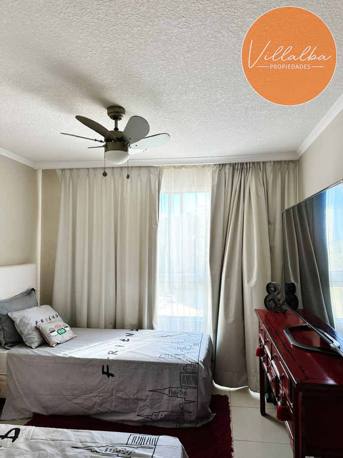 Apartamento ID.2880 - Amplio apartamento en Venta de 3 dormitorios y dependencia en Roosevelt