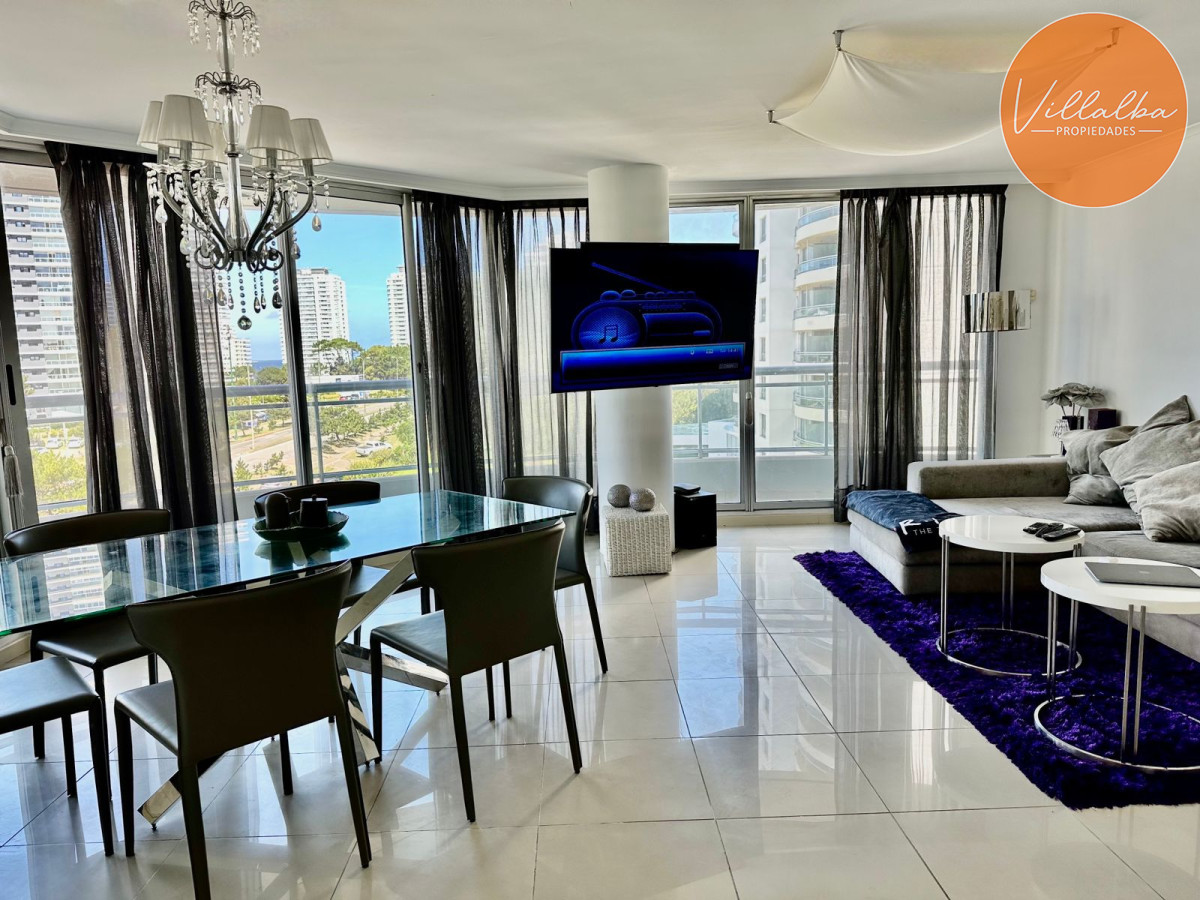 Apartamento ID.2880 - Amplio apartamento en Venta de 3 dormitorios y dependencia en Roosevelt