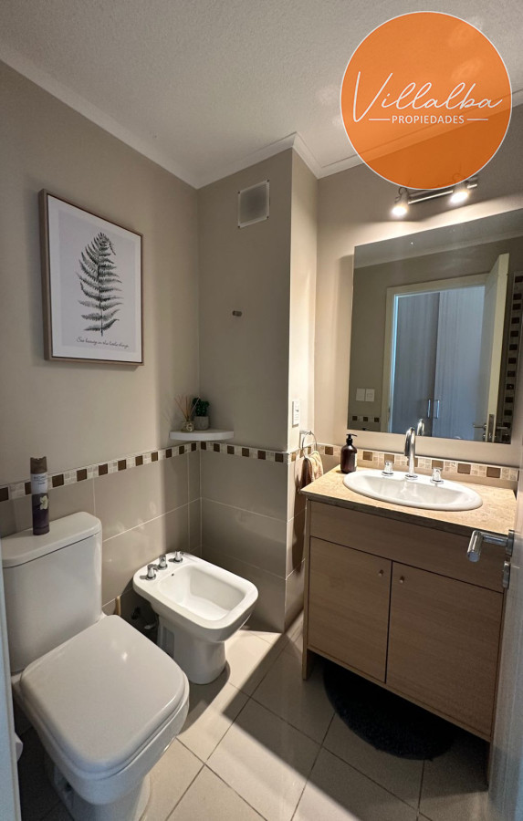 Apartamento ID.2880 - Amplio apartamento en Venta de 3 dormitorios y dependencia en Roosevelt