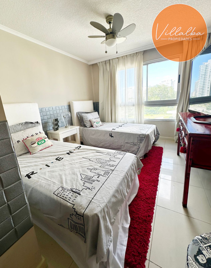 Apartamento ID.2880 - Amplio apartamento en Venta de 3 dormitorios y dependencia en Roosevelt