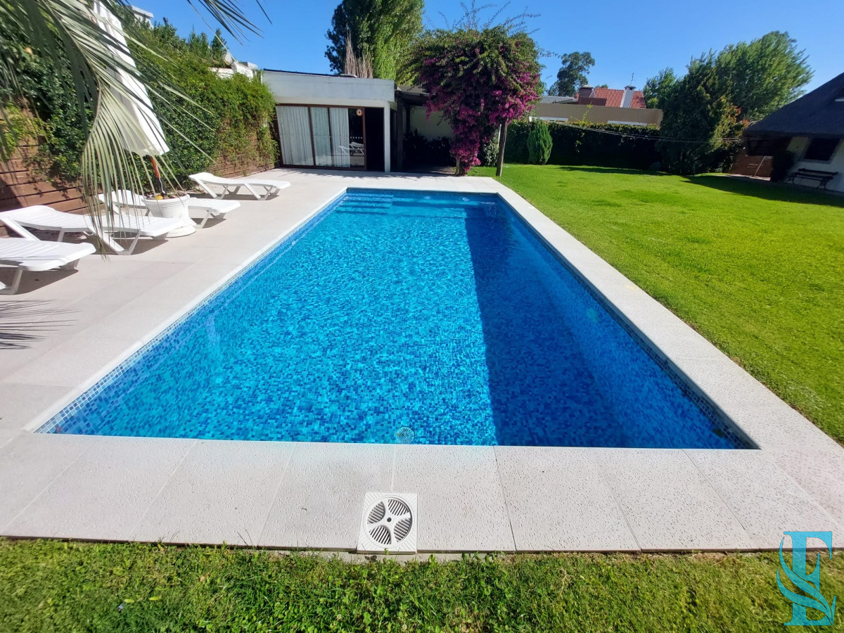 Casa ID.695 - Casa en Venta y Alquiler Temporario en Parada 25 de Mansa