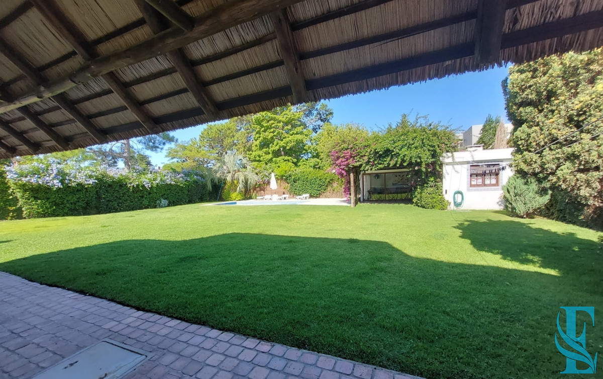 Casa ID.695 - Casa en Venta y Alquiler Temporario en Parada 25 de Mansa