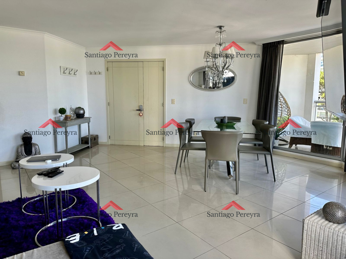 Apartamento ID.14926 - Amplio apartamento en Venta de 3 dormitorios y dependencia en Roosevelt