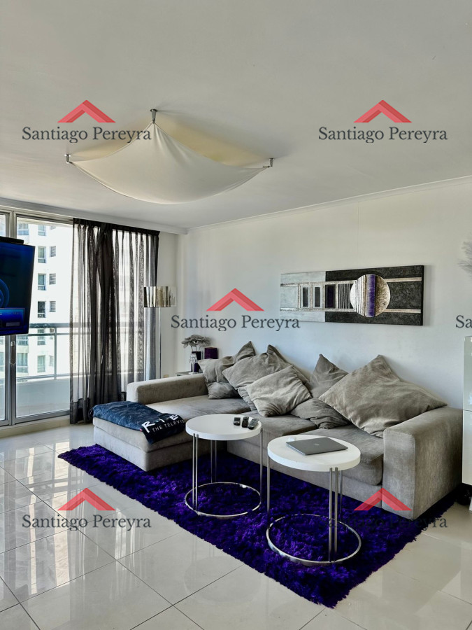 Apartamento ID.14926 - Amplio apartamento en Venta de 3 dormitorios y dependencia en Roosevelt