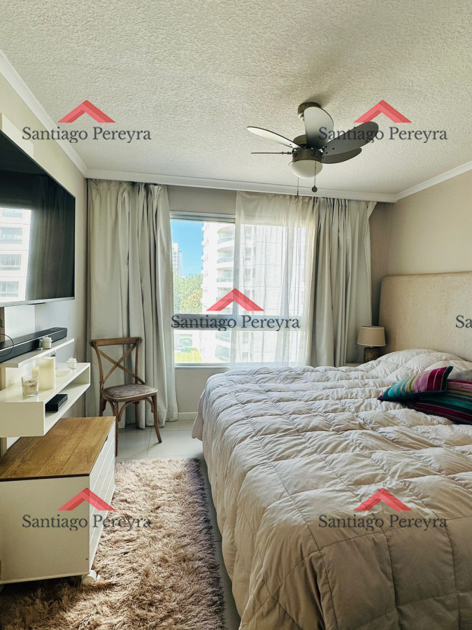 Apartamento ID.14926 - Amplio apartamento en Venta de 3 dormitorios y dependencia en Roosevelt