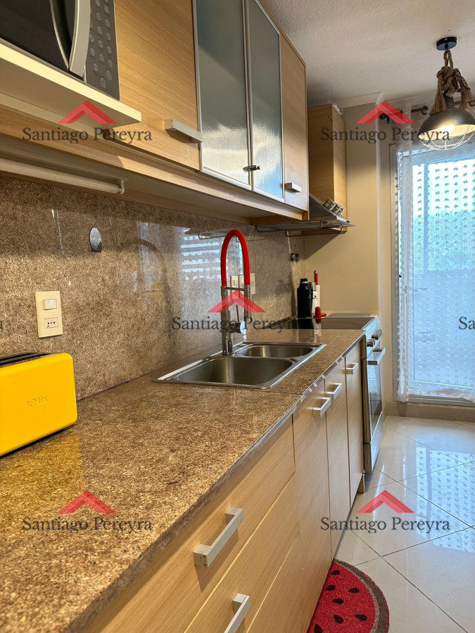 Apartamento ID.14926 - Amplio apartamento en Venta de 3 dormitorios y dependencia en Roosevelt