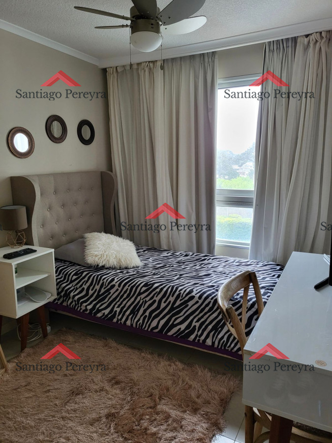 Apartamento ID.14926 - Amplio apartamento en Venta de 3 dormitorios y dependencia en Roosevelt