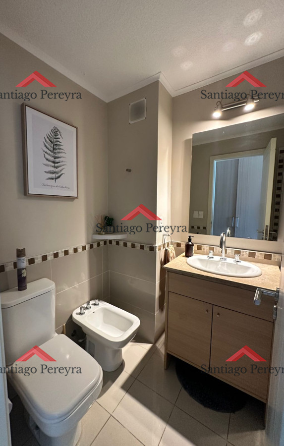 Apartamento ID.14926 - Amplio apartamento en Venta de 3 dormitorios y dependencia en Roosevelt