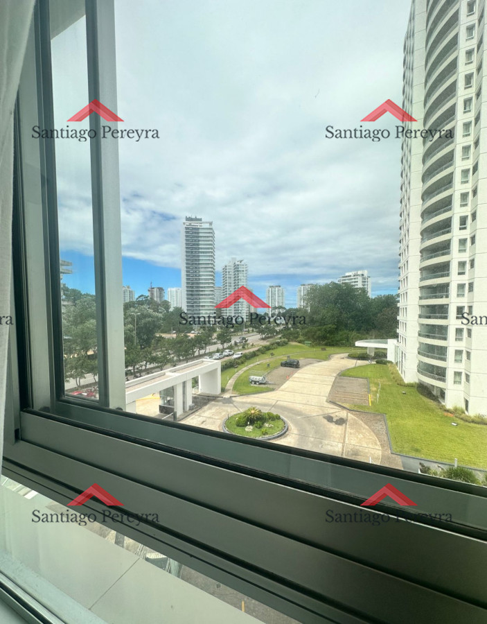Apartamento ID.14926 - Amplio apartamento en Venta de 3 dormitorios y dependencia en Roosevelt