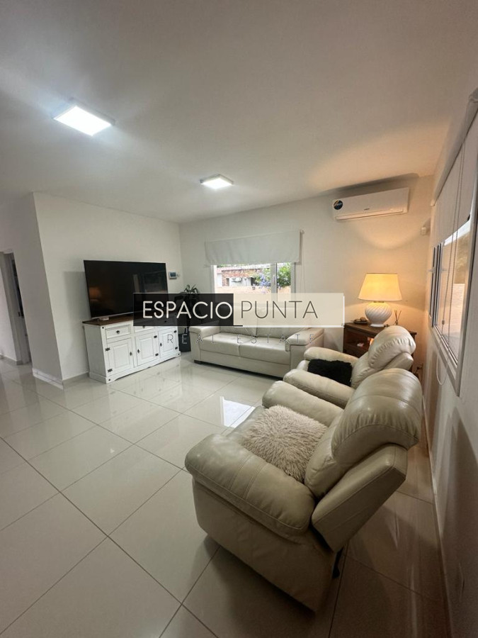 Casa ID.4755 - Casa en alquiler de Verano 3 dormitorios y dependencia en Pinares