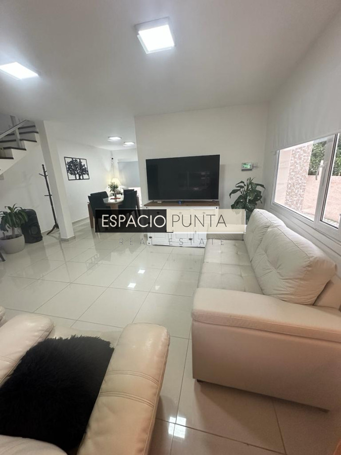 Casa ID.4755 - Casa en alquiler de Verano 3 dormitorios y dependencia en Pinares