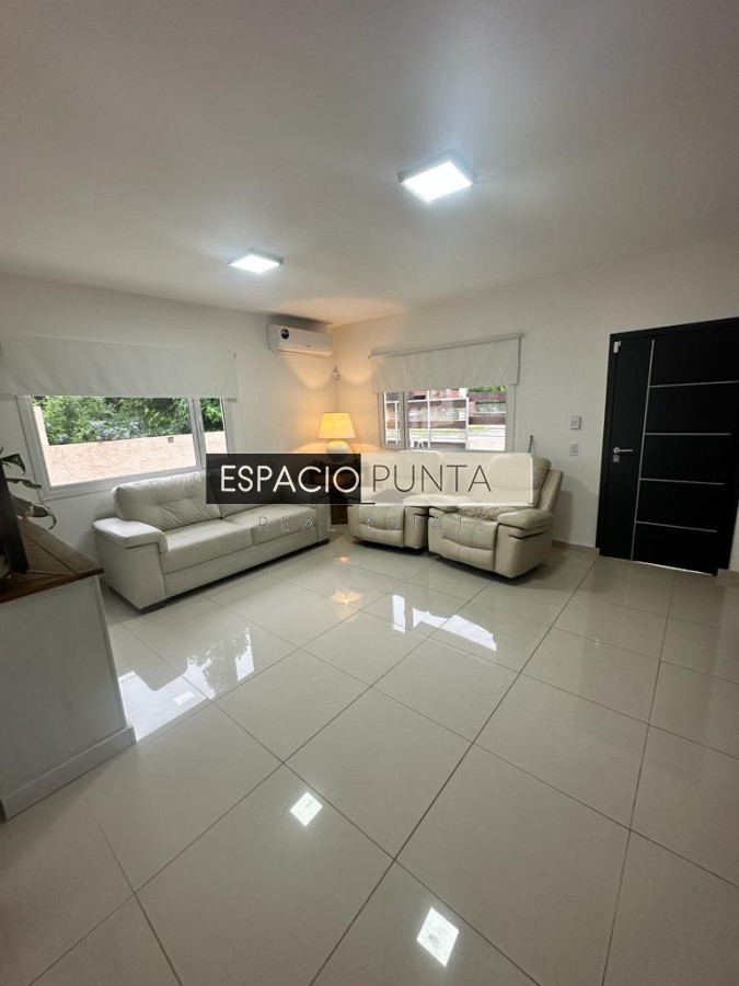 Casa ID.4755 - Casa en alquiler de Verano 3 dormitorios y dependencia en Pinares