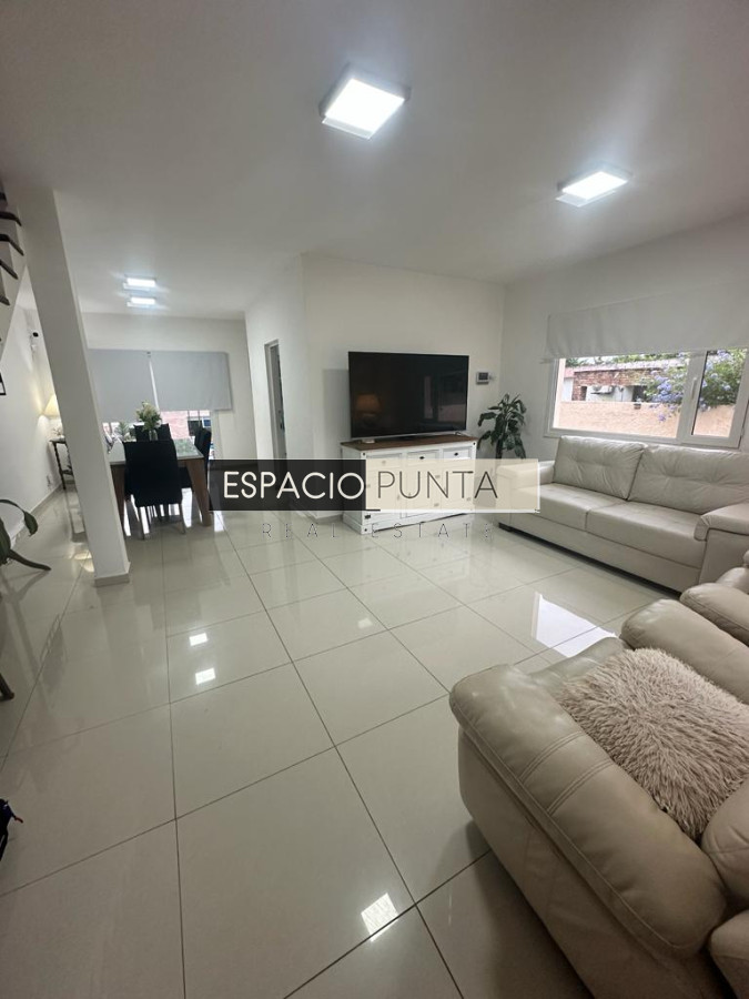 Casa ID.4755 - Casa en alquiler de Verano 3 dormitorios y dependencia en Pinares