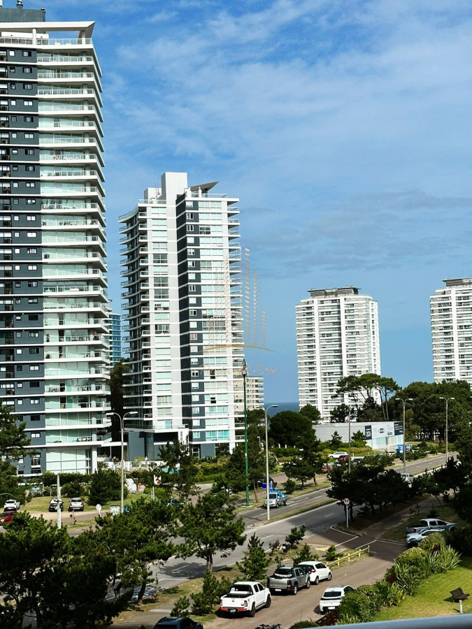 Apartamento ID.391 - Amplio apartamento en Venta de 3 dormitorios y dependencia en Roosevelt, Punta del Este