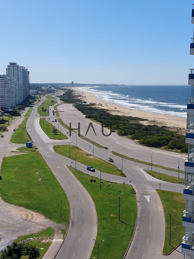 Apartamento ID.423 - Apartamento de 3 suite y dependencia en VENTA Playa Brava