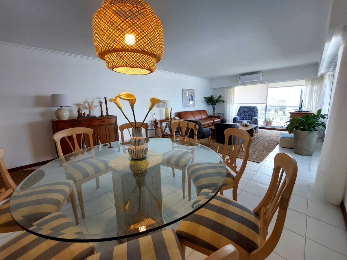 Apartamento ID.423 - Apartamento de 3 suite y dependencia en VENTA Playa Brava