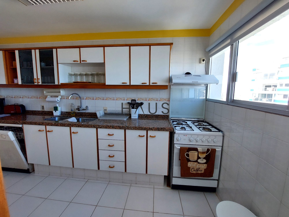 Apartamento ID.423 - Apartamento de 3 suite y dependencia en VENTA Playa Brava