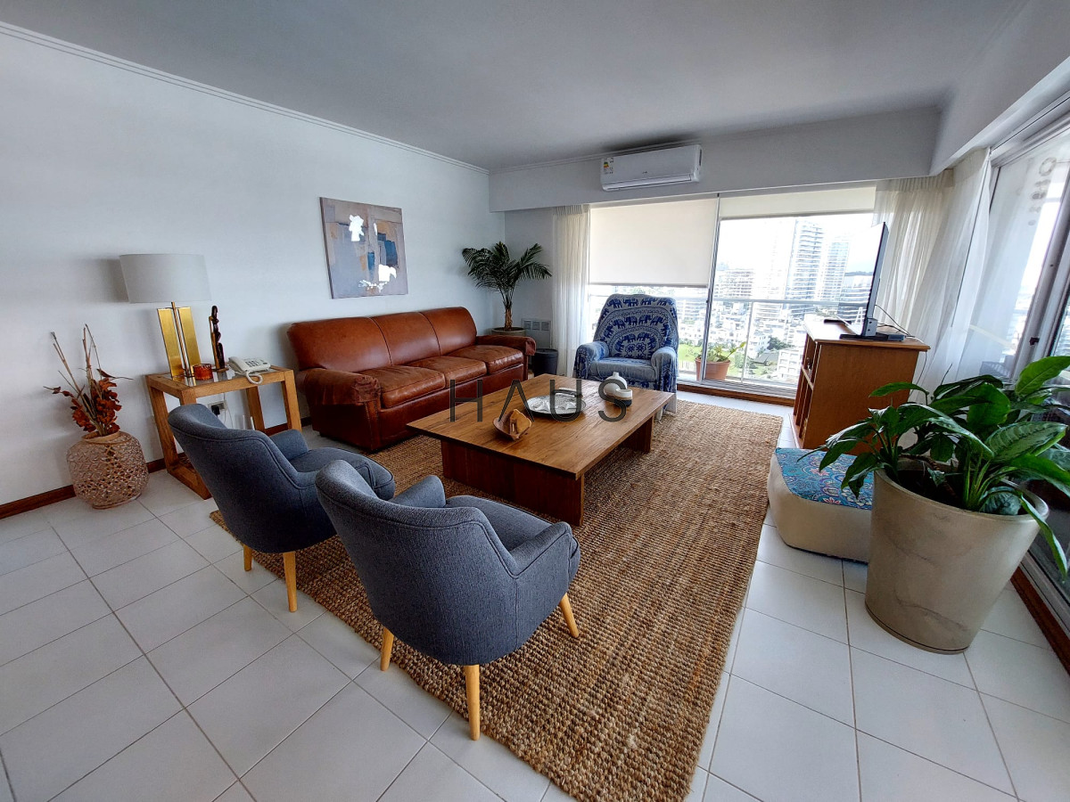 Apartamento ID.423 - Apartamento de 3 suite y dependencia en VENTA Playa Brava