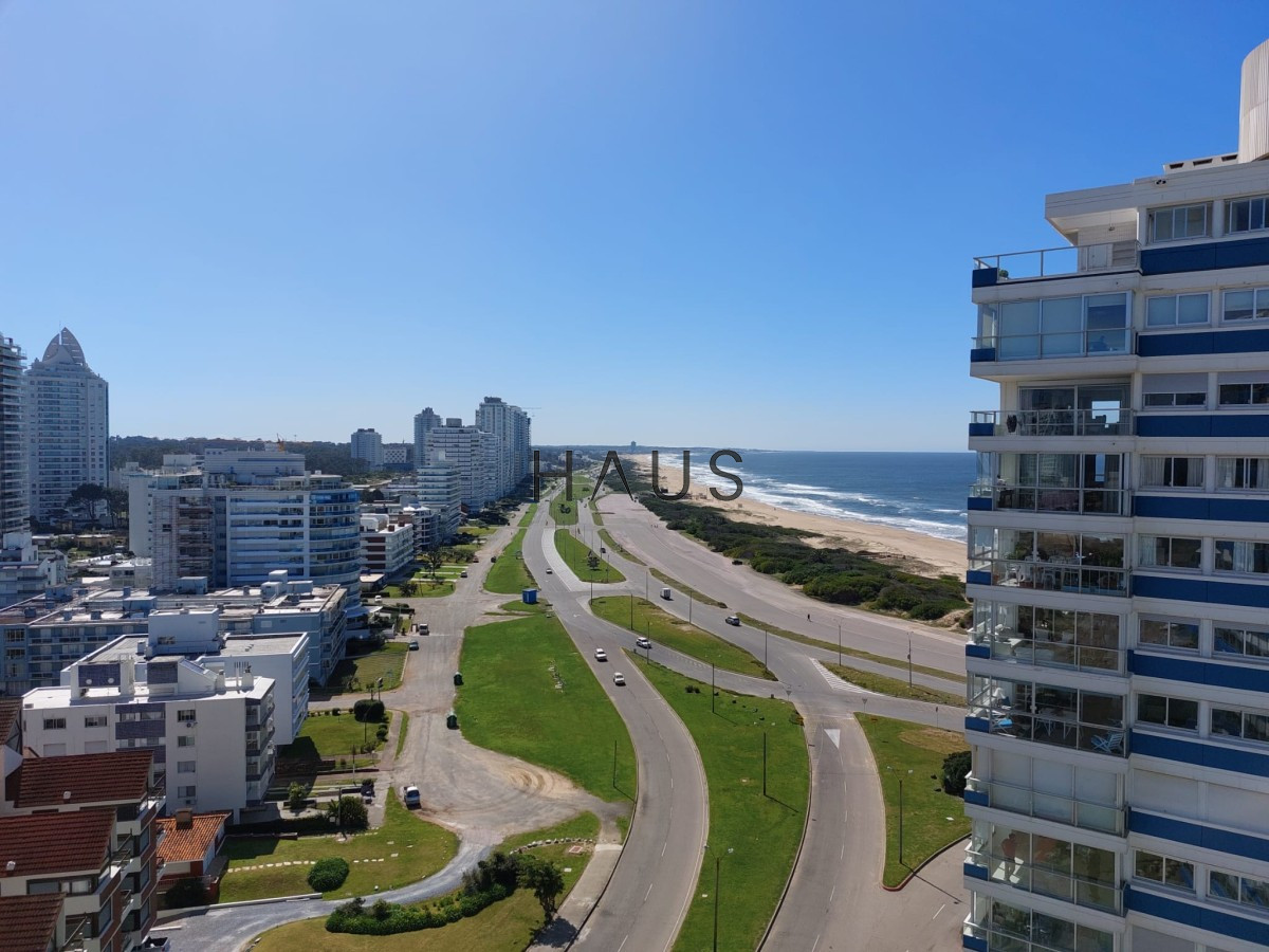 Apartamento ID.423 - Apartamento de 3 suite y dependencia en VENTA Playa Brava