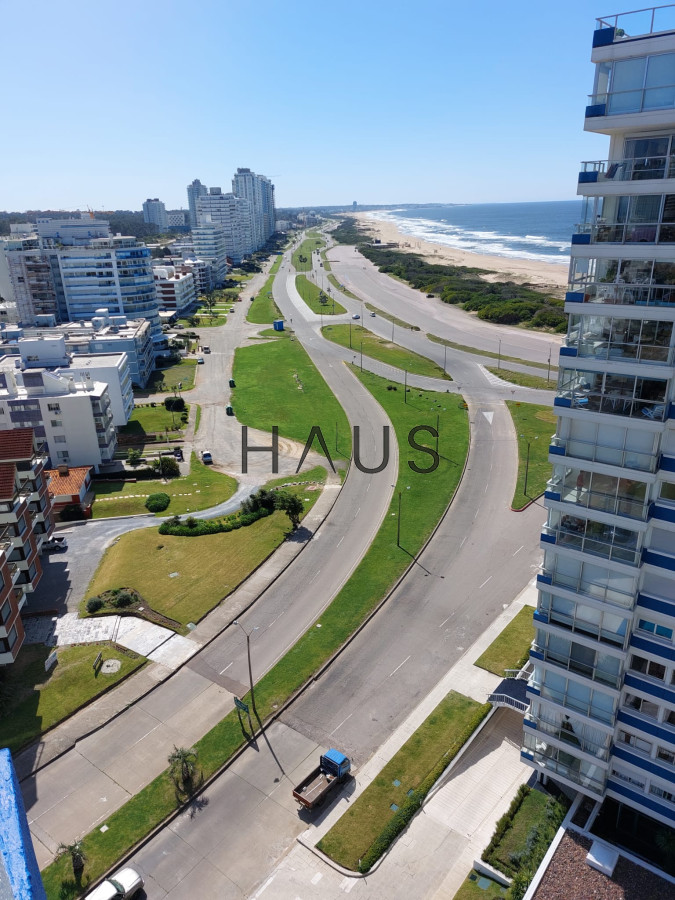 Apartamento ID.423 - Apartamento de 3 suite y dependencia en VENTA Playa Brava