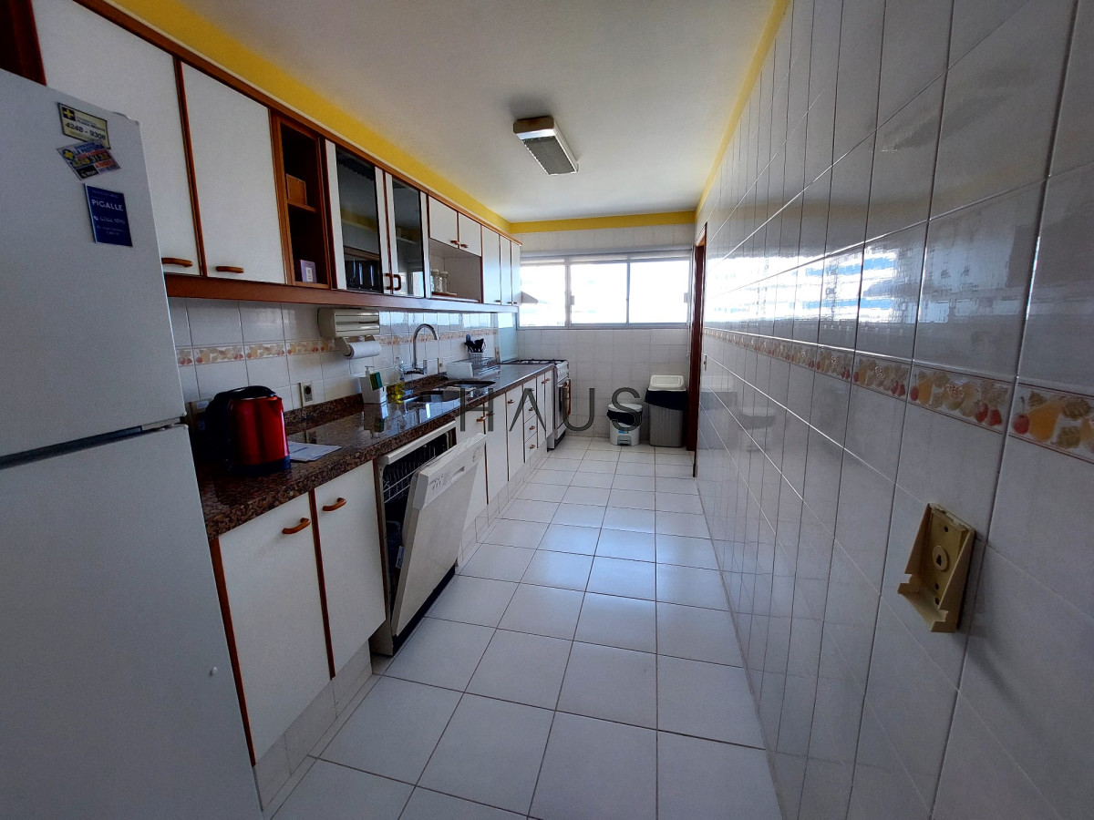 Apartamento ID.423 - Apartamento de 3 suite y dependencia en VENTA Playa Brava