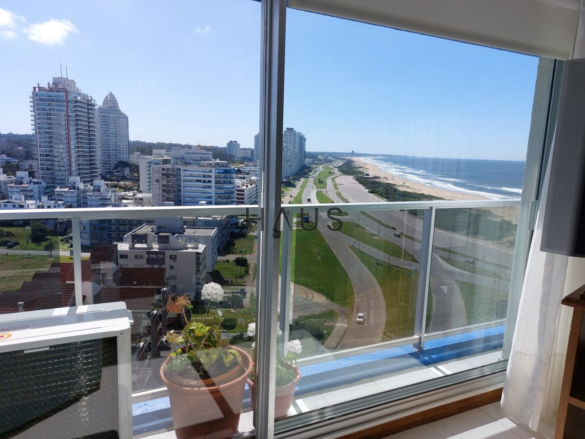 Apartamento ID.423 - Apartamento de 3 suite y dependencia en VENTA Playa Brava