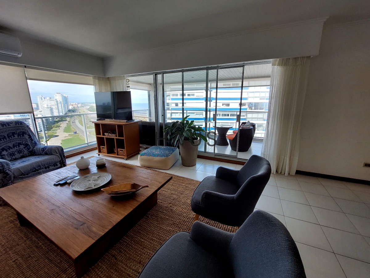 Apartamento ID.423 - Apartamento de 3 suite y dependencia en VENTA Playa Brava