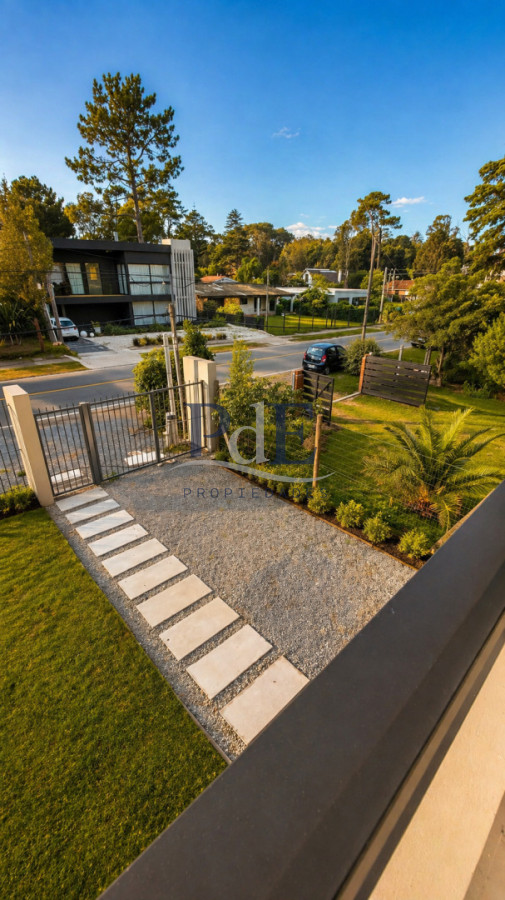 Casa en Pinares, Punta del Este. 3 dormitorios, terreno de 350 m² - Imagen 16