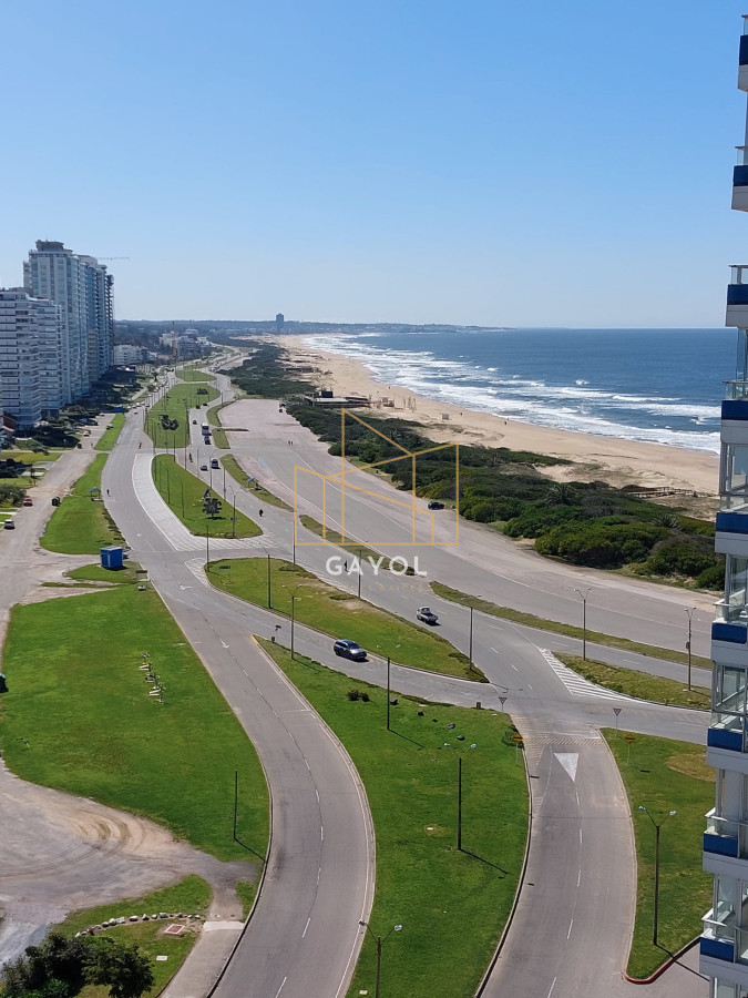 Apartamento ID.438 - Apartamento de 3 suite y dependencia en VENTA Playa Brava