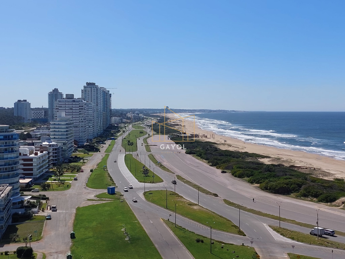 Apartamento ID.438 - Apartamento de 3 suite y dependencia en VENTA Playa Brava