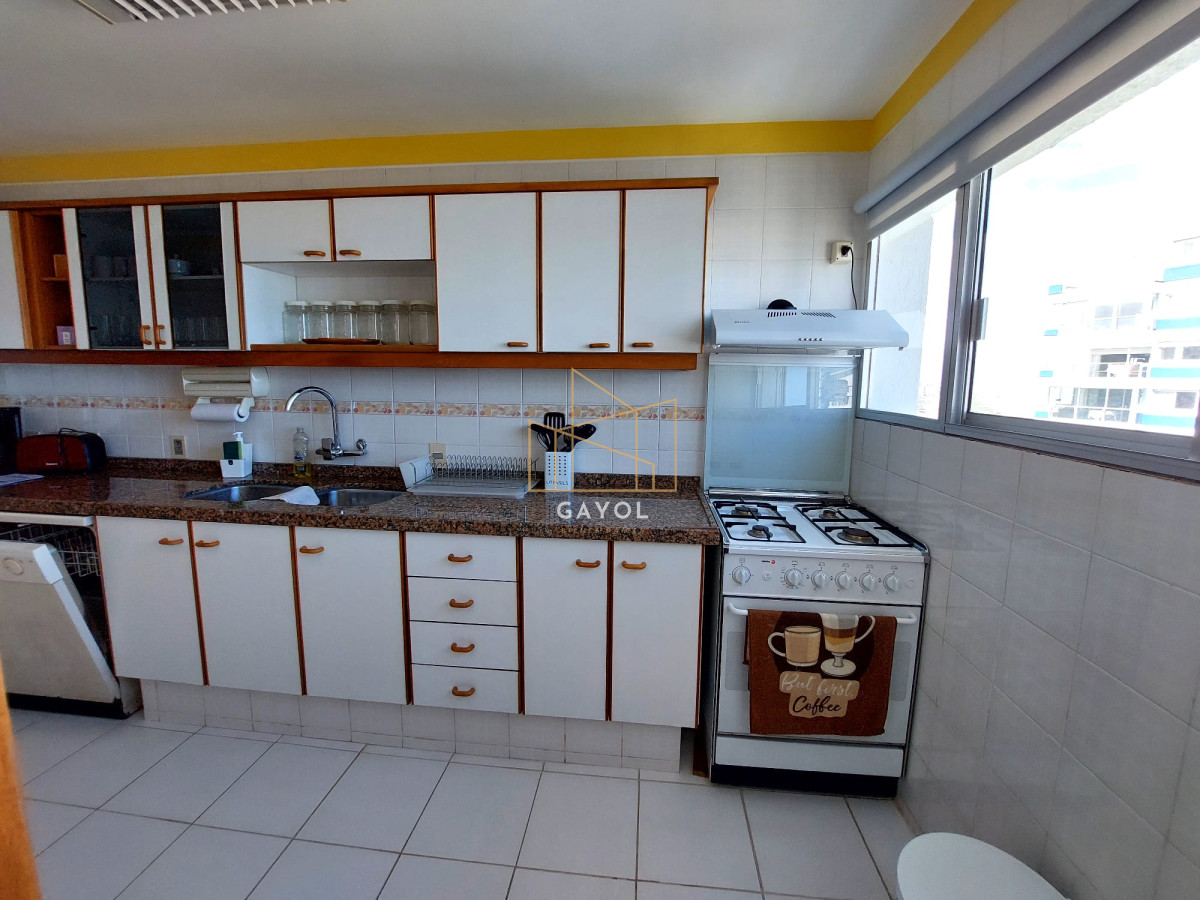 Apartamento ID.438 - Apartamento de 3 suite y dependencia en VENTA Playa Brava