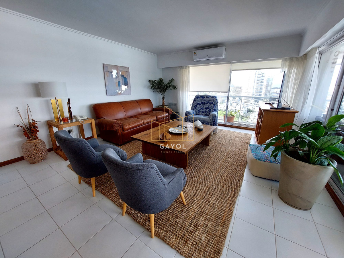 Apartamento ID.438 - Apartamento de 3 suite y dependencia en VENTA Playa Brava