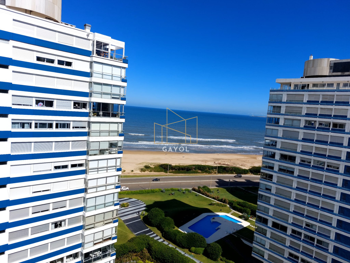 Apartamento ID.438 - Apartamento de 3 suite y dependencia en VENTA Playa Brava