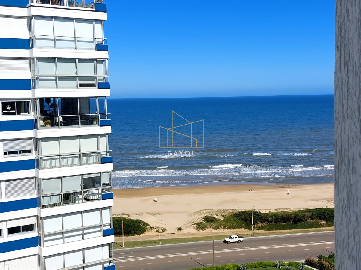 Apartamento ID.438 - Apartamento de 3 suite y dependencia en VENTA Playa Brava