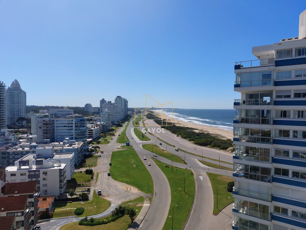 Apartamento ID.438 - Apartamento de 3 suite y dependencia en VENTA Playa Brava