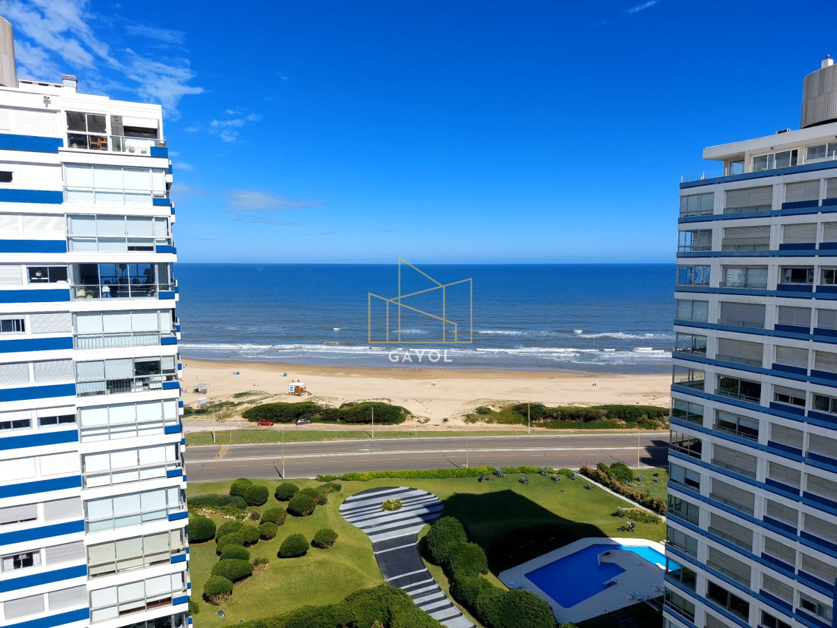 Apartamento ID.438 - Apartamento de 3 suite y dependencia en VENTA Playa Brava