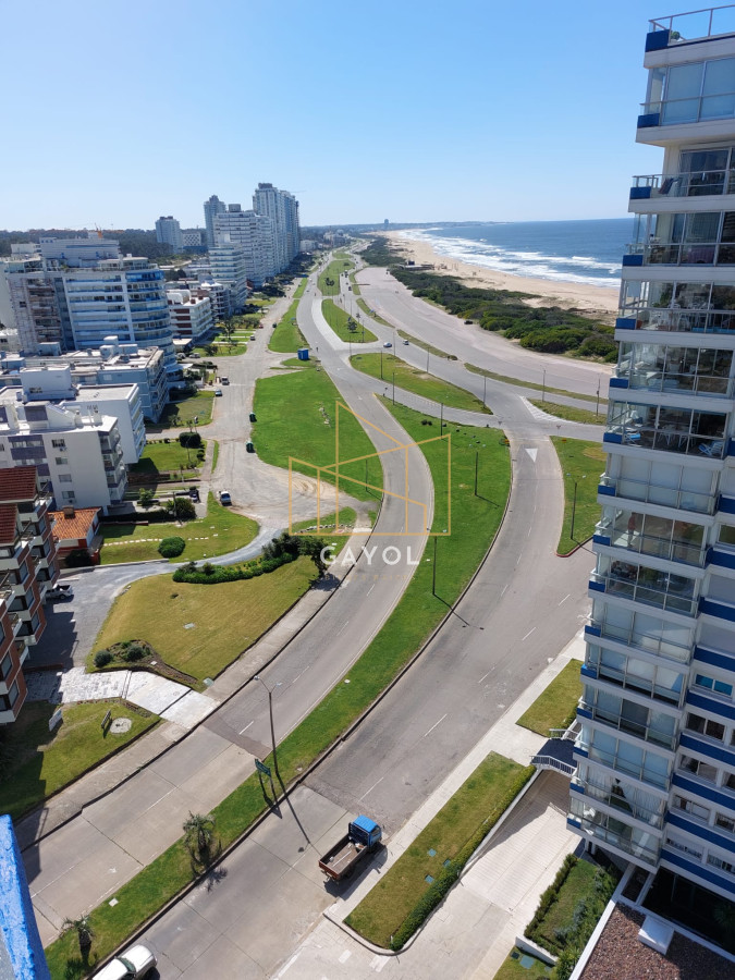Apartamento ID.438 - Apartamento de 3 suite y dependencia en VENTA Playa Brava